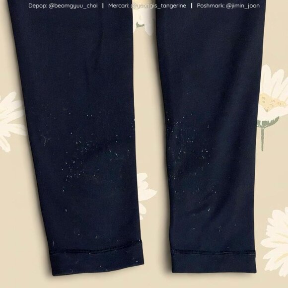 Black low waisted lululemon leggings! - Picture 6 of 6
